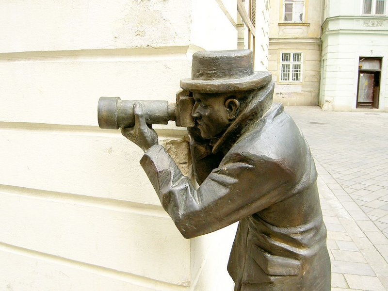 bratislava-bronze-paparazzo